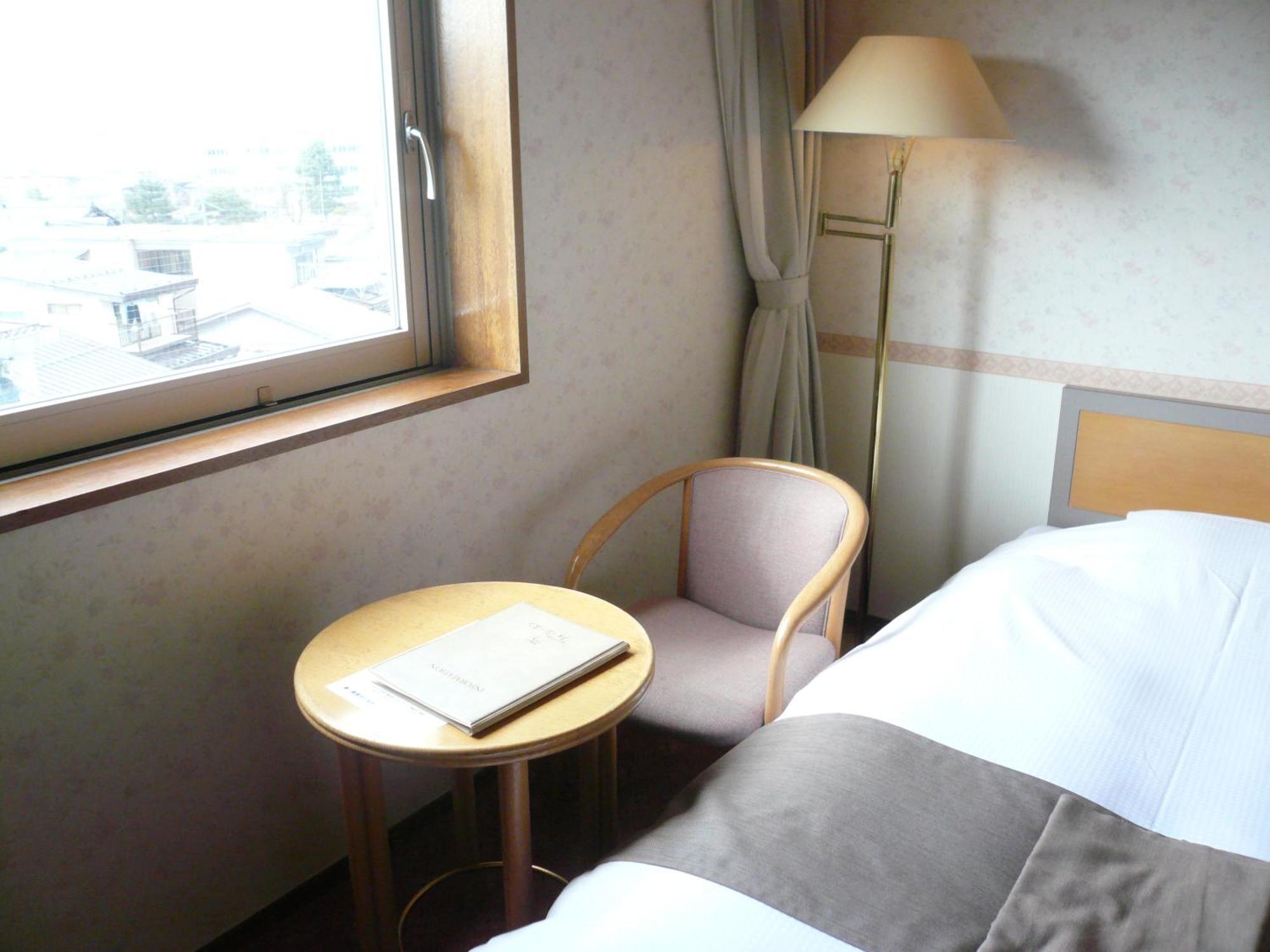 Takayama City Hotel Four Seasons Екстер'єр фото