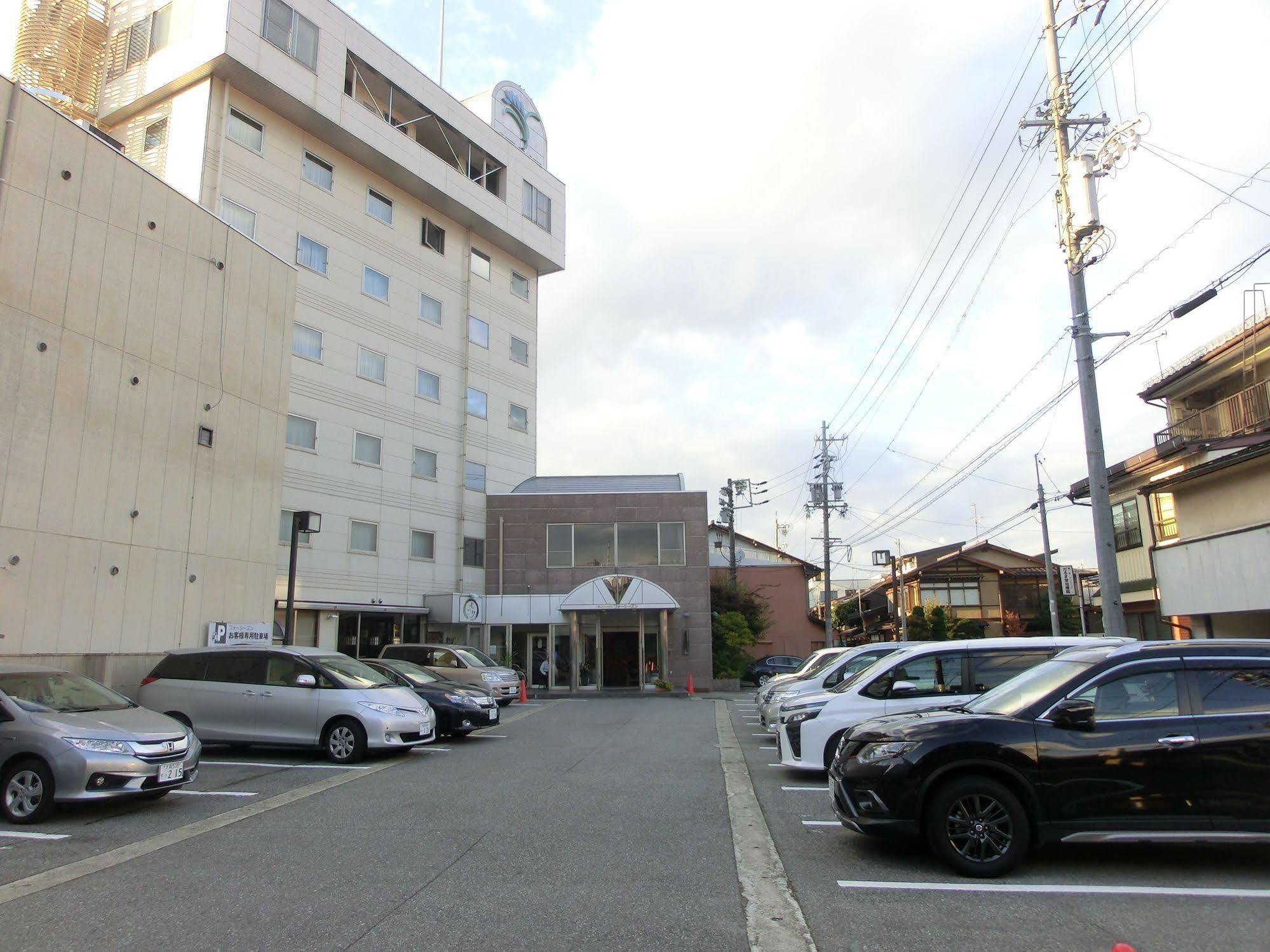Takayama City Hotel Four Seasons Екстер'єр фото