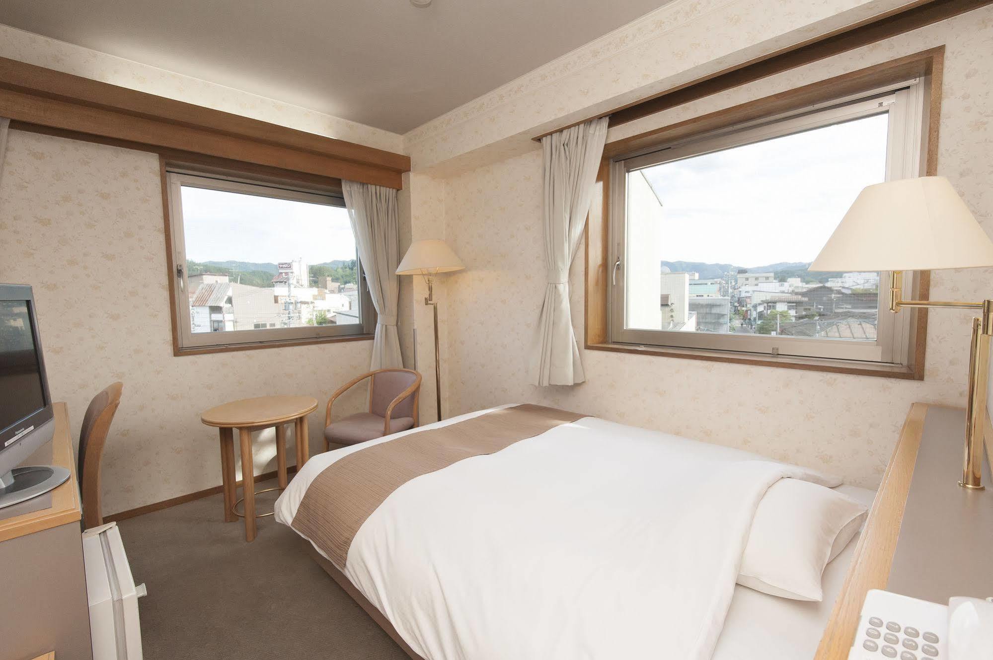 Takayama City Hotel Four Seasons Екстер'єр фото