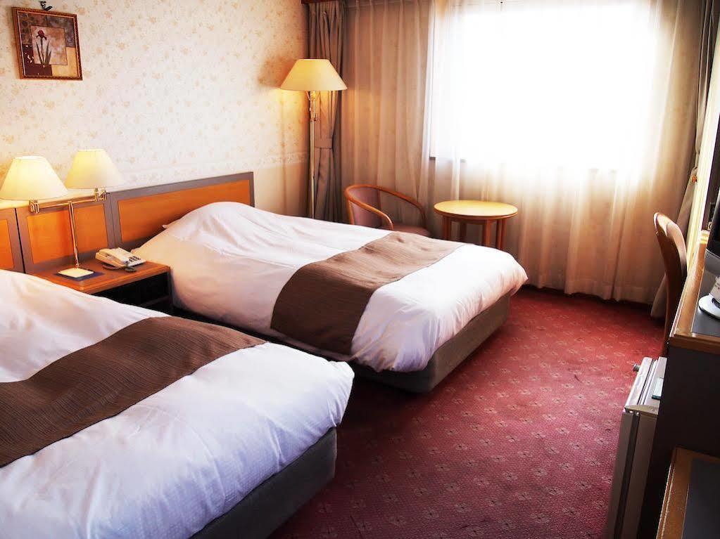 Takayama City Hotel Four Seasons Екстер'єр фото